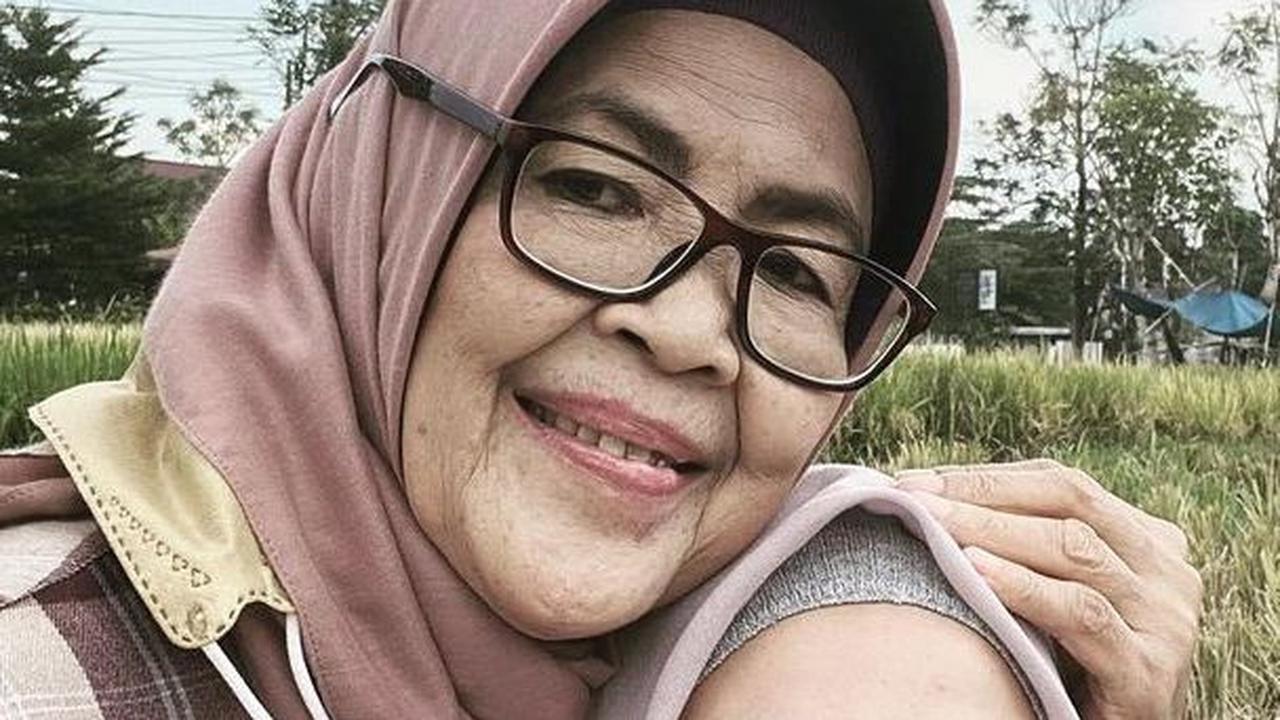 Momen Saat Liburan Bareng Mama Elmawita