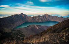 Eksotisme Danau Segara Anak, Spot Terbaik untuk Menikmati Keindahan Gunung Rinjani tanpa Mendaki ke Puncak