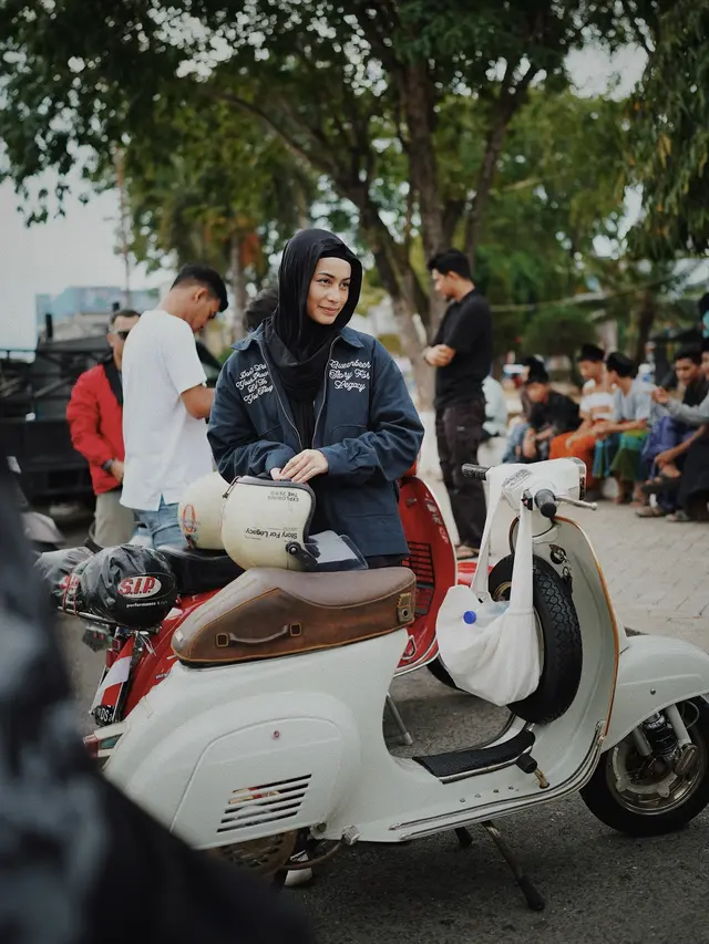 7 Potret Sintya Marisca Pakai Hijab saat Touring Vespa di Aceh, Tuai Sorotan