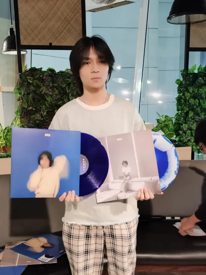 Sukses dengan Album Digital dan Kaset, Weda Mauve Rilis Album Denial versi Vinyl