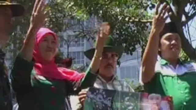 Jokowi Blusukan Naik Becak Garuda pada Pilkada Jatim