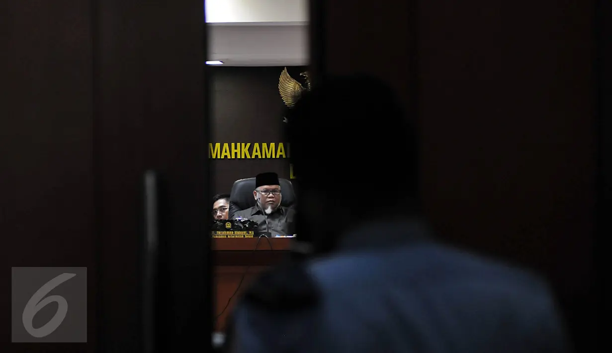 Surahman Hidayat menyatakan dirinya akan bertugas sesuai marwah DPR, Jakarta, Senin (23/11/2015). Ia menuturkan sikap dirinya yang tetap netral dan mempertimbangkan asas profesionalitas dan proporsionalitas. (Liputan6.com/Johan Tallo)
