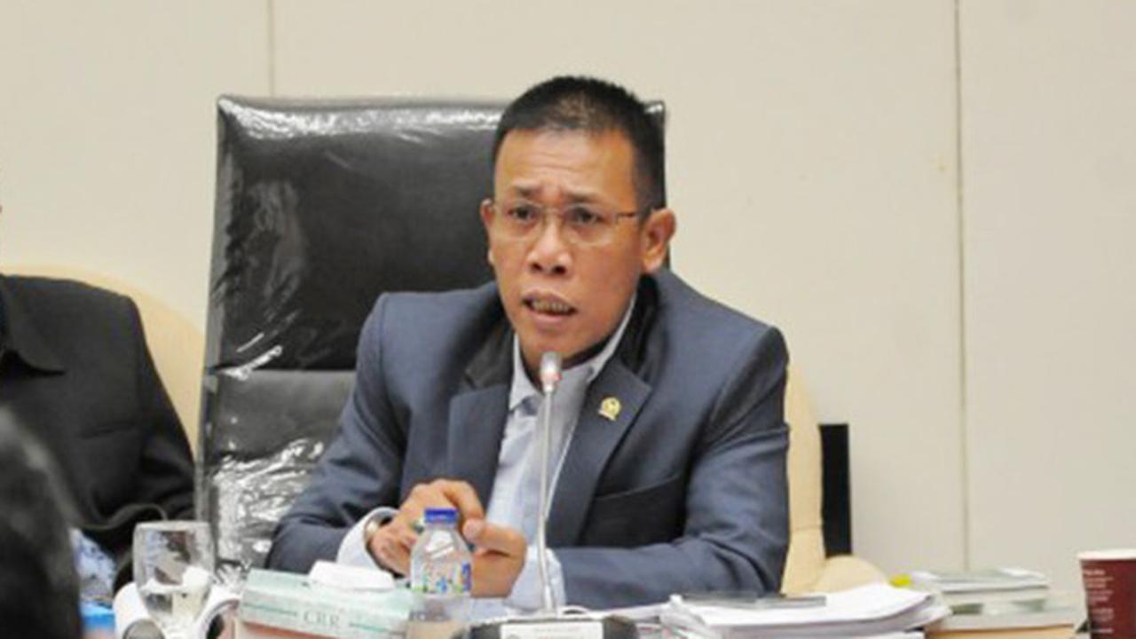 VIDEO: Tegas Masinton PDIP Suarakan Presiden Jokowi Turun & DPR Bubar Jika Rakyat Tak Didengar