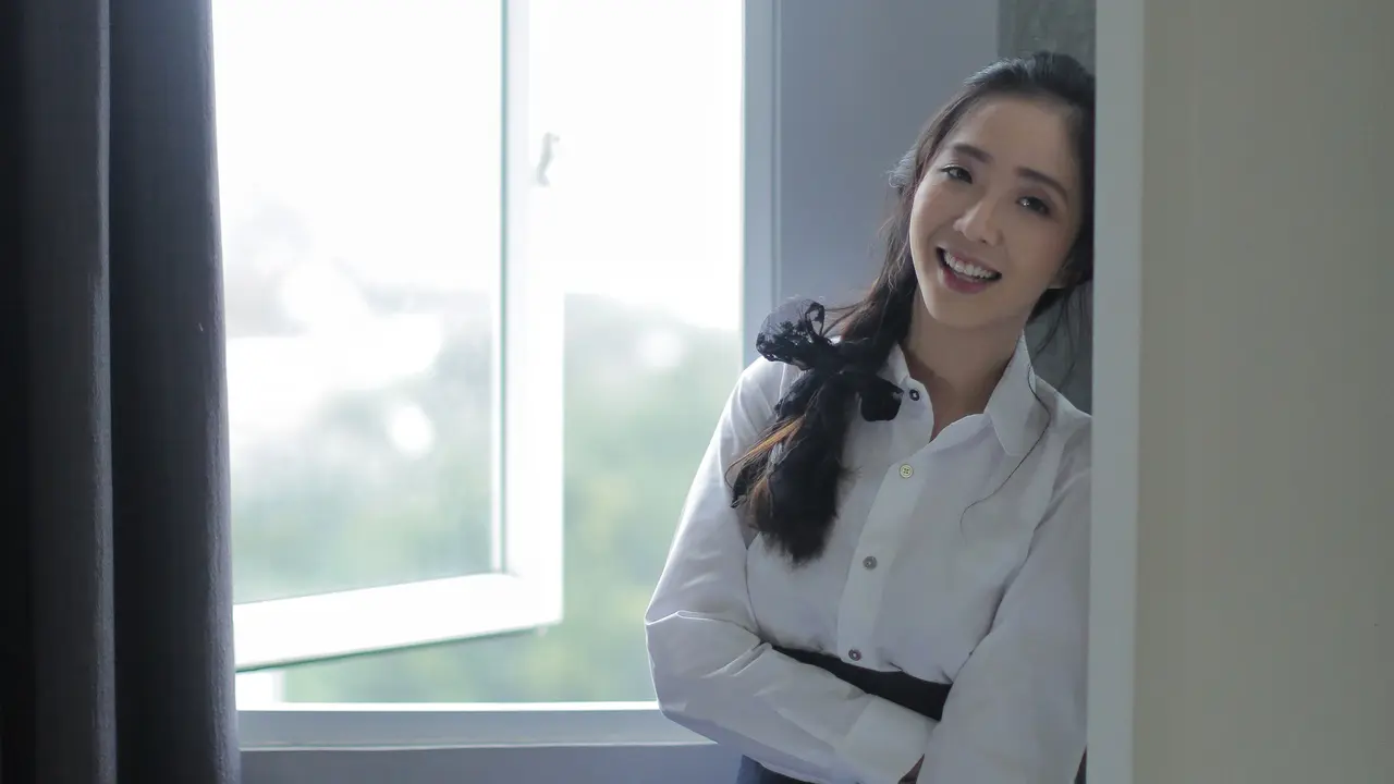 wanita januari sikap tersenyum