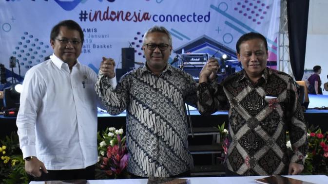 Menkominfo Rudiantara bersama Ketua KPU Arif Budiman dan Ketua Bawaslu Adhan dalam penandatanganan MoA terkait penanganan hoaks jelang Pemilu 2019 (Foto: Kemkominfo)