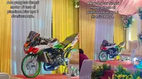 Penikahan Ini Nyentrik Abis, Ada Motor Modifikasi di Pelaminan