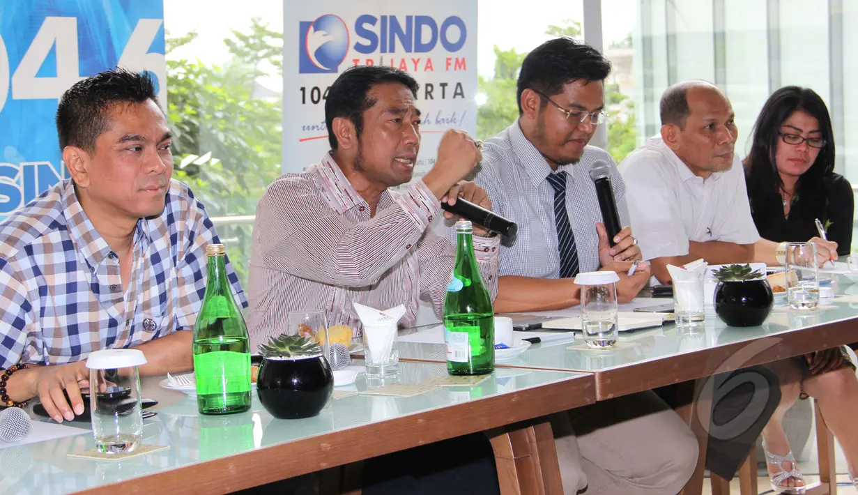 Wakil Ketua DPRD DKI Abraham "Lulung" Lunggana (kedua kiri) saat menjadi pembicara dalam diskusi yang membahas seputar terjadinya polemik pada pembahasan RAPBD DKI 2015 di kawasan Cikini, Jakarta, Sabtu (7/3/2015). (Liputan6.com/Helmi Afandi)