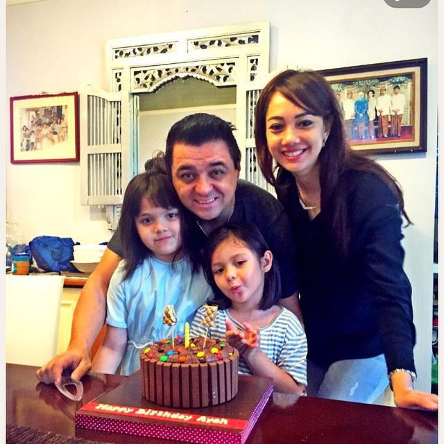 6 Potret Lawas Dea Tunggaesti dan Mantan Suami, Masih Jaga Hubungan Demi Anak