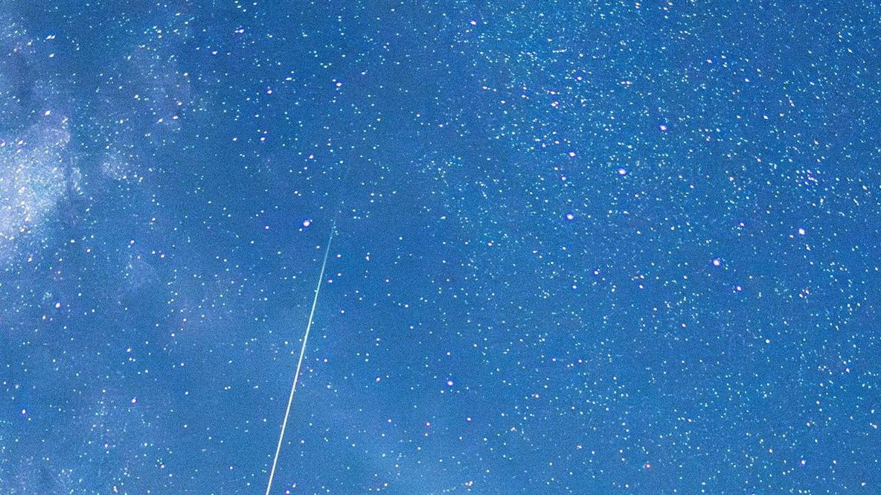 FOTO: Melihat Fenomena Hujan Meteor Perseid Menghiasi Langit Lima Negara di Belahan Bumi Utara