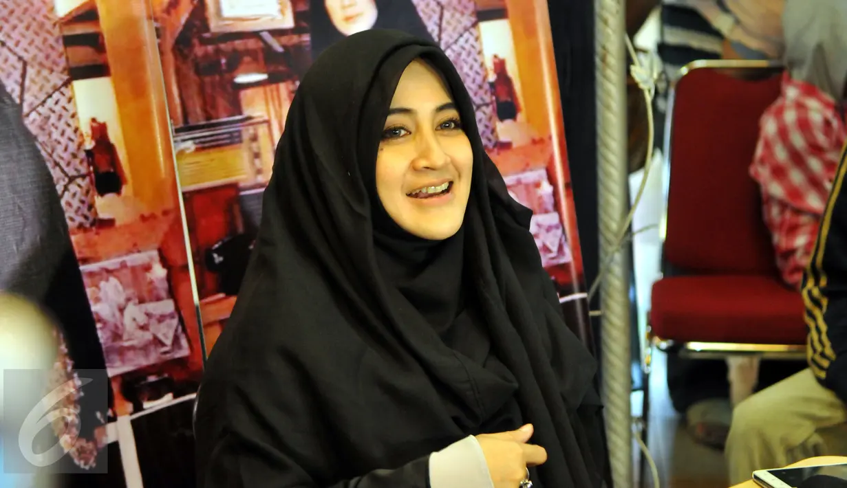 Pipik Dian Irawati alias Umi Pipik saat ditemui di acara pembukaan Butik Ummi Pipik, Jakarta, Sabtu (4/7/2015). Pipik berencana membuka cabang di tempat lain di luar Jakarta. (Liputan6.com/Panji Diksana)
