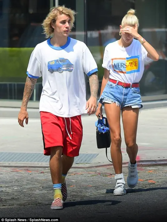 Dilansir dari Cosmopolitan, sepertinya Justin dan Hailey tak terburu-buru untuk melangsungkan pernikahan mereka. (instagram/justinbiebertrackerrr)