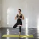Banyak orang merasa tantangan terbesar dalam yoga bukan saat datana ke kelas pertama tetapi menjaga konsistennya setelahnya. [Dok/freepik.com/shurkin_son]