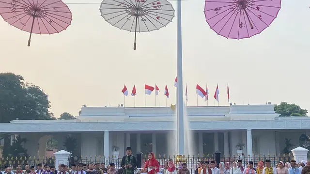 Presiden Joko Widodo atau Jokowi bersama Ibu Iriana menghadiri langsung acara Istana Berkebaya, di Kompleks Istana Merdeka Jakarta, Minggu (6/8/2023).