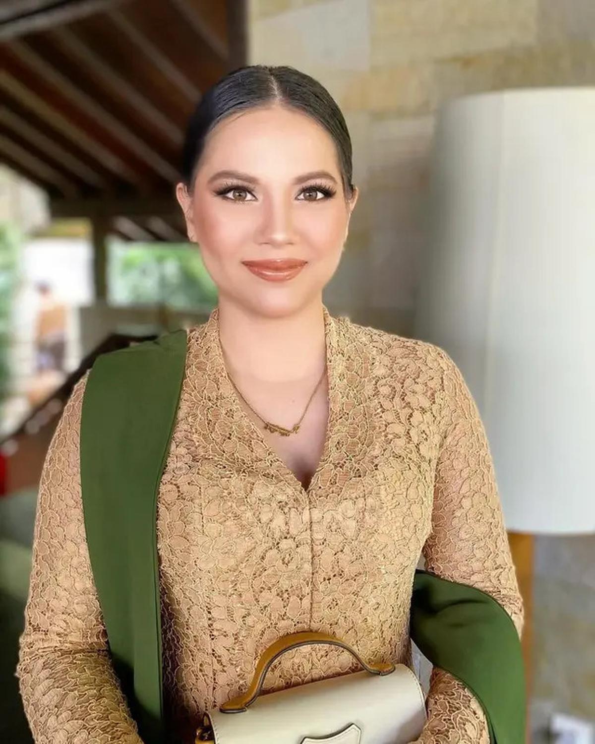 Potret Elodie Bouttier Adik Maxime, Cantik Berkebaya saat Pernikahan Luna Maya dan Sang Kakak