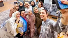 Acara buka puasa yang dihadiri oleh Ben Kasyafani dan teman sesama artisnya itu diadakan oleh pengusaha sekaligus dokter, Oktri Manessa. Dalam acara tersebut, para artis dijamu dengan hidangan berbuka puasa hingga salat tarawih bersama. Sienna pun tampil pede dan tak malu-malu berada di antara orang-orang dewasa. (Liputan6.com/IG/@drg_oktrimanessa)