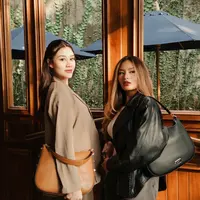 Aaliyah Massaid, dan  Zahwa Massaid berikan inspirasi OOTD serasi bareng saudara. dok. Kate Spade