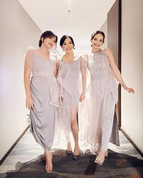 6 Ide Gaun Bridesmaid dari Enzy Storia, Cantik dan Elegan tanpa Harus  Tampil Terlalu Terbuka - Photo Fimela.com