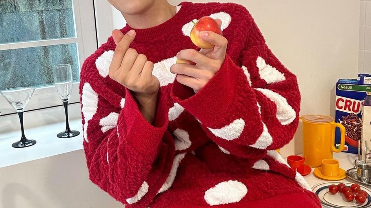 Bikin Gemas di Pemotretan untuk Season's Greeting, Berikut Ini Beberapa Potret Menarik Kim Seon Ho