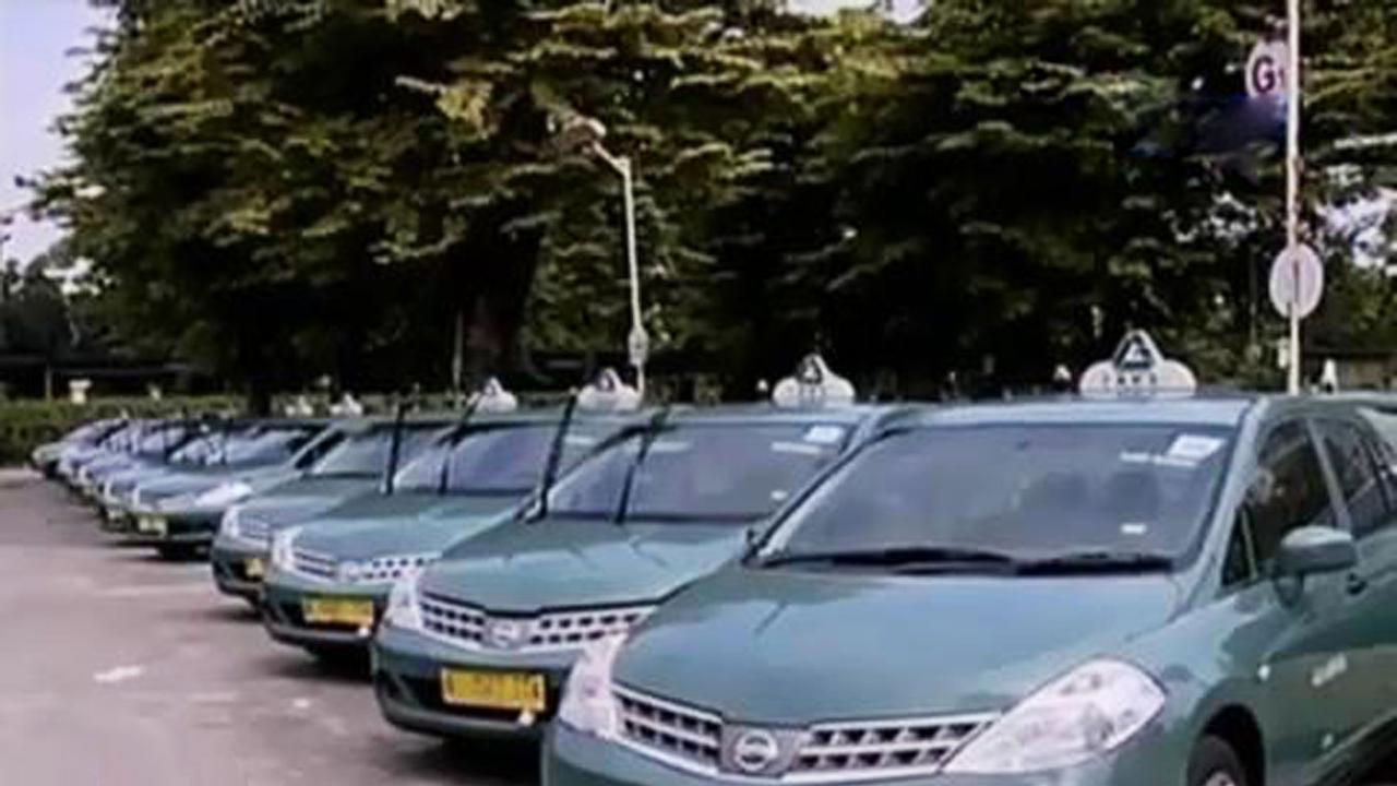 VIDEO: Pendapatan Turun Drastis, Sopir Taksi Konvensional Resah