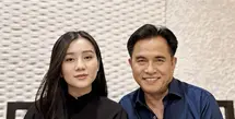 Rika Tolento Kato memiliki gaya fashion yang begitu sederhana. Ia banyak memilih siluet basic yang tak lekang oleh waktu. [Foto: Instagram/ Yusril Ihza Mahendra]