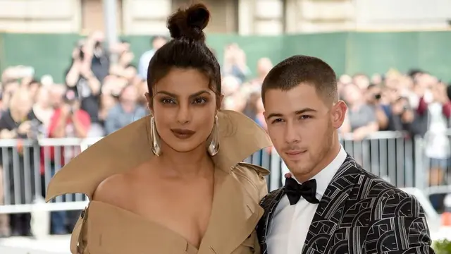 [Bintang] Nick Jonas - Priyanka Chopra