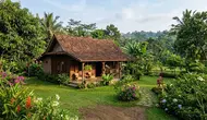 10 Model Rumah Kampung dengan Halaman Luas dan Banyak Tanaman yang Sejuk dan Asri