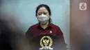 Ketua DPR RI Puan Maharani (tengah) menyampaikan keterangan pers terkait pergantian Wakil Ketua DPR Azis Syamsuddin di Media Center DPR, Jakarta, Rabu (29/9/2021). Partai Golkar memilih Lodewijk F. Paulus untuk menjadi Wakil Pimpinan DPR RI menggantikan Azis Syamsuddin. (Liputan6.com/Johan Tallo)