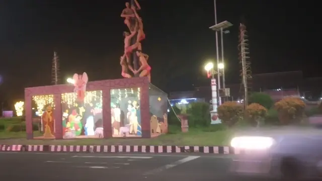Terletak tepat di depan Kantor Wali Kota Manado, Lapangan Sparta Tikala masih menjadi pilihan merayakan akhir tahun.