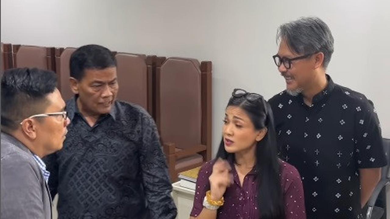Nirina meluapkan emosinya