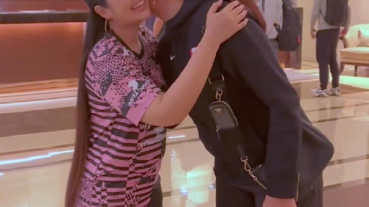 Pedangdut Fitri Carlina Foto Bareng Istri Sandy Walsh Penggawa Timnas Indonesia, Dipuji Sama-Sama Cantik