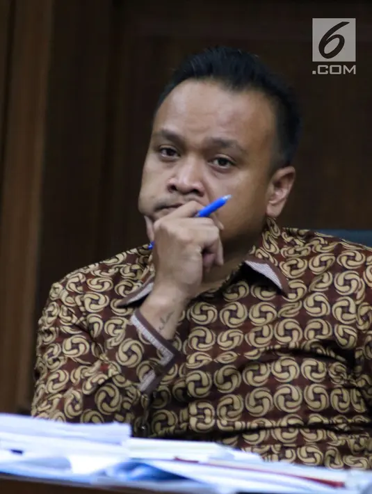 Irvanto Hendra Pambudi Cahyo saat sidang lanjutan di Pengadilan Tipikor, Jakarta, Selasa (7/8). Sebelumnya, JPU KPK mendakwa Irvanto dan Made Oka Masagung melakukan tindak pidana korupsi proyek pengadaan e-KTP. (Liputan6.com/Helmi Fithriansyah)