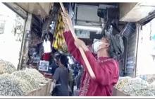Viral Aksi Pedagang di Pasar Bogor Bersihkan Gedung dengan Uang Hasil Patungan, Tuai Pujian