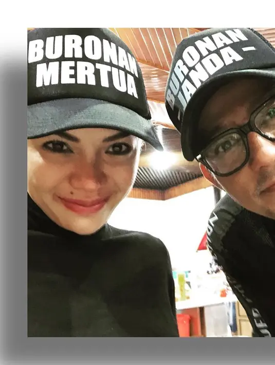 "Dia (Dipo Latief) respon banget. Dia salatnya rajin, lima waktunya enggak pernah lewat sama salat-salat yang lain," kata ibu dua anak tersebut. (Instagram/nikitamirzanimawardi_17)