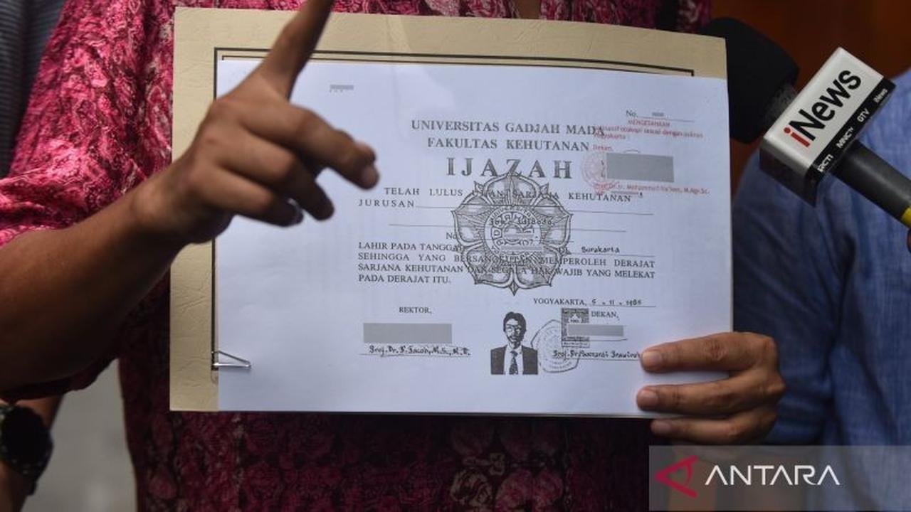 Komisi Informasi Pusat Perintahkan KPU Serahkan Salinan Ijazah Jokowi