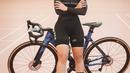 <p>Pebalap sepeda putri Indonesia, Ayustina Delia Priatna berpose di depan fotografer setelah berlatih untuk ajang UCI Track Nations Cup 2023 di Jakarta International Velodrome, Rawamangun, Jakarta, Kamis (16/02/2023). (Bola.com/Bagaskara Lazuardi)</p>