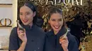 <p>Tatjana Saphira dan Marsha Timothy terlihat kompak hadir di acara ini dengan tampilan senada. Keduanya tampak seru mencoba parfume dari Dior Beauty yang juga cocok untuk menjadi ide kado spesial. [Foto: Fimela.com.]</p>