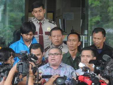 Anggota Tim pengacara Komjen Polisi Budi Gunawan Razman Arif Nasution, mendatangi Gedung Komisi Pemberantasan Korupsi (KPK), Jakarta, Jum'at (13/2/2015). (Liputan6.com/Herman Zakharia)