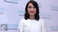 Selain memiliki wajah yang cantik, aktris berbakat ini juga memiliki gaya kasual yang trendi dan stylish. (Herman Zakharia/Liputan6.com)