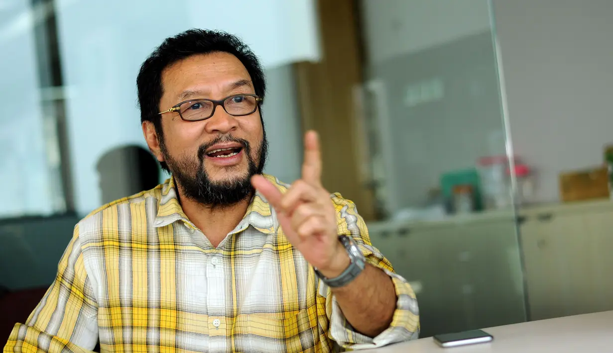 Salah satu ekspresi Wakil Ketua Umum Partai Golkar hasil Musyawarah Nasional IX Jakarta, Yorris Raweyai saat melakukan wawancara khusus bersama redaksi Liputan6.com di kawasan Senayan, Jakarta, Senin (23/3/2015). (Liputan6.com/Helmi Fithriansyah)