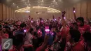 Penggemar Grup band asal Jepang Silent Siren beraksi dalam konser yang digelar di Annex Building, Jakarta, Sabtu (19/9/2015). Silent Siren terdiri dari 4 cewek cantik itu berhasil menghibur penggemarnya di Jakarta. (Liputan6.com/Faizal Fanani)