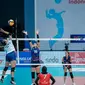 Pemain timnas voli putri Indonesia Ratri Wulandari melepaskan spike saat menghadapi Vietnam pada laga kedua SEA V League 2023 di&nbsp;Vinh Phuc, Vietnam, Sabtu (5/8/2023) malam WIB. Indonesia kalah&nbsp;1-3 (20-25, 17-25, 25-23, 18-25). (foto:&nbsp;Sea V-League)