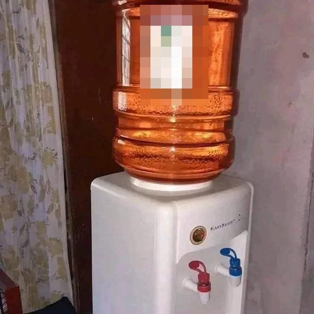 6 Potret Air Galon Nyeleneh Ini Bikin Tepuk Jidat, Jadi Malas Minum