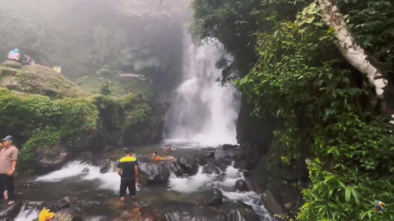 Healing di Curug Cipamingkis yang Eksotis, Datang ke Sini Dipercaya Bikin Hubungan Langgeng