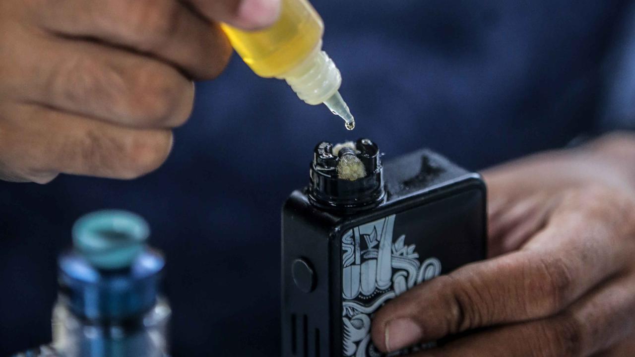 Pemerintah Bakal Larang Penggunaan Rokok Elektrik dan Vape