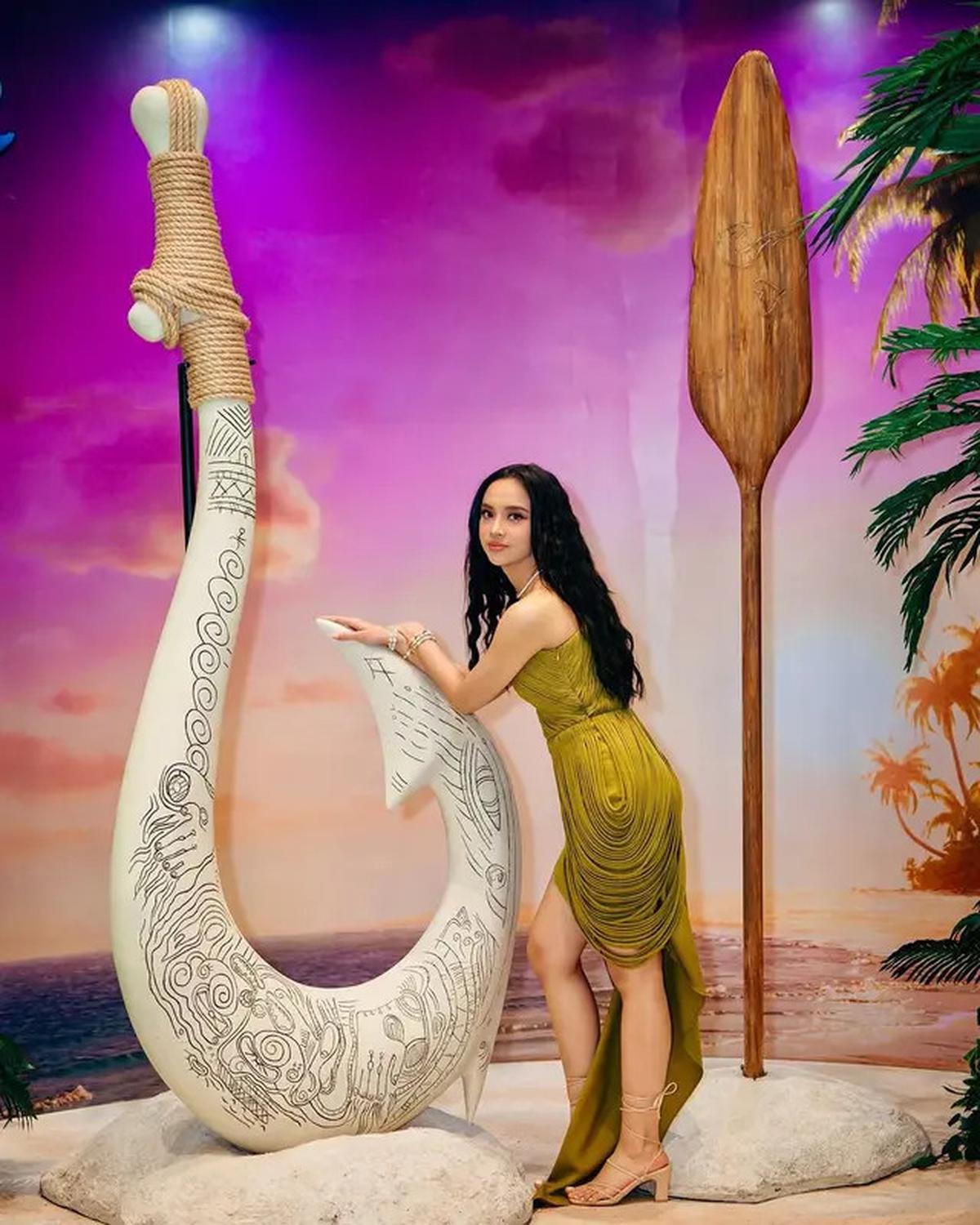 6 Potret Lyodra Ginting di Premiere Film Moana 2, Ditemani Randy Martin
