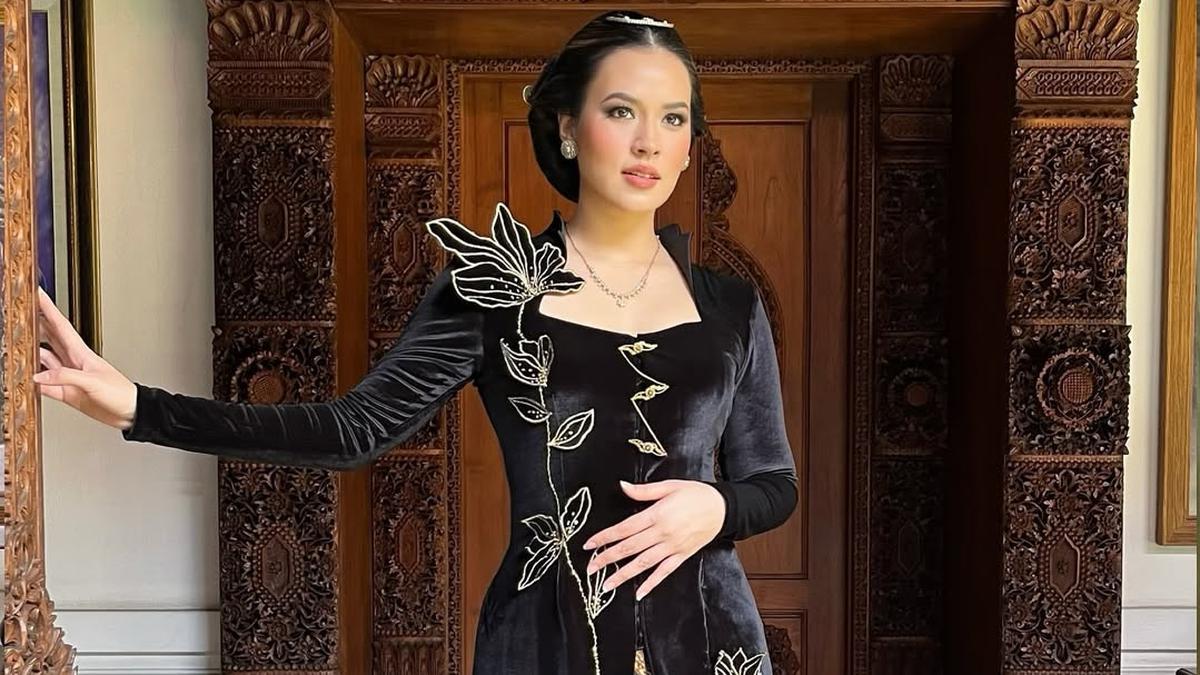 8 Inspirasi Model Kebaya Modern Warna Hitam, Gaya Elegan yang Tak Lekang oleh Waktu