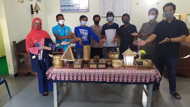 Dosen UNNES Bantu Pemasaran UMKM di Desa Rogomulyo Semarang