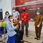 Ka Kanwil Kemenkumham Sumut, Imam Suyudi, meninjau pelaksanaan vaksinasi yang diselenggarakan Binda Sumut di Lapas Kelas I Medan, Senin (4/4/2022)