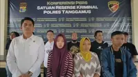 Klarifikasi permintaan maaf pelapor berinisial BC (hijab merah) yang membuat laporan seolah-olah menjadi korban perampokan di Tanggamus, Lampung. (Liputan6.com/ Dok Ist)