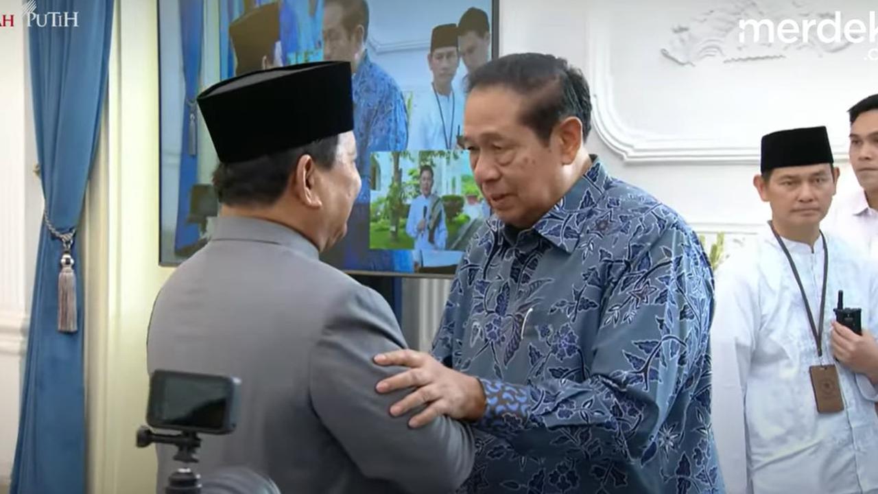 VIDEO: Adab Prabowo Sambut Tamu Spesial Keluarga SBY dan AHY Lebaran di Istana, Terhenti Lama Diiringi Tawa